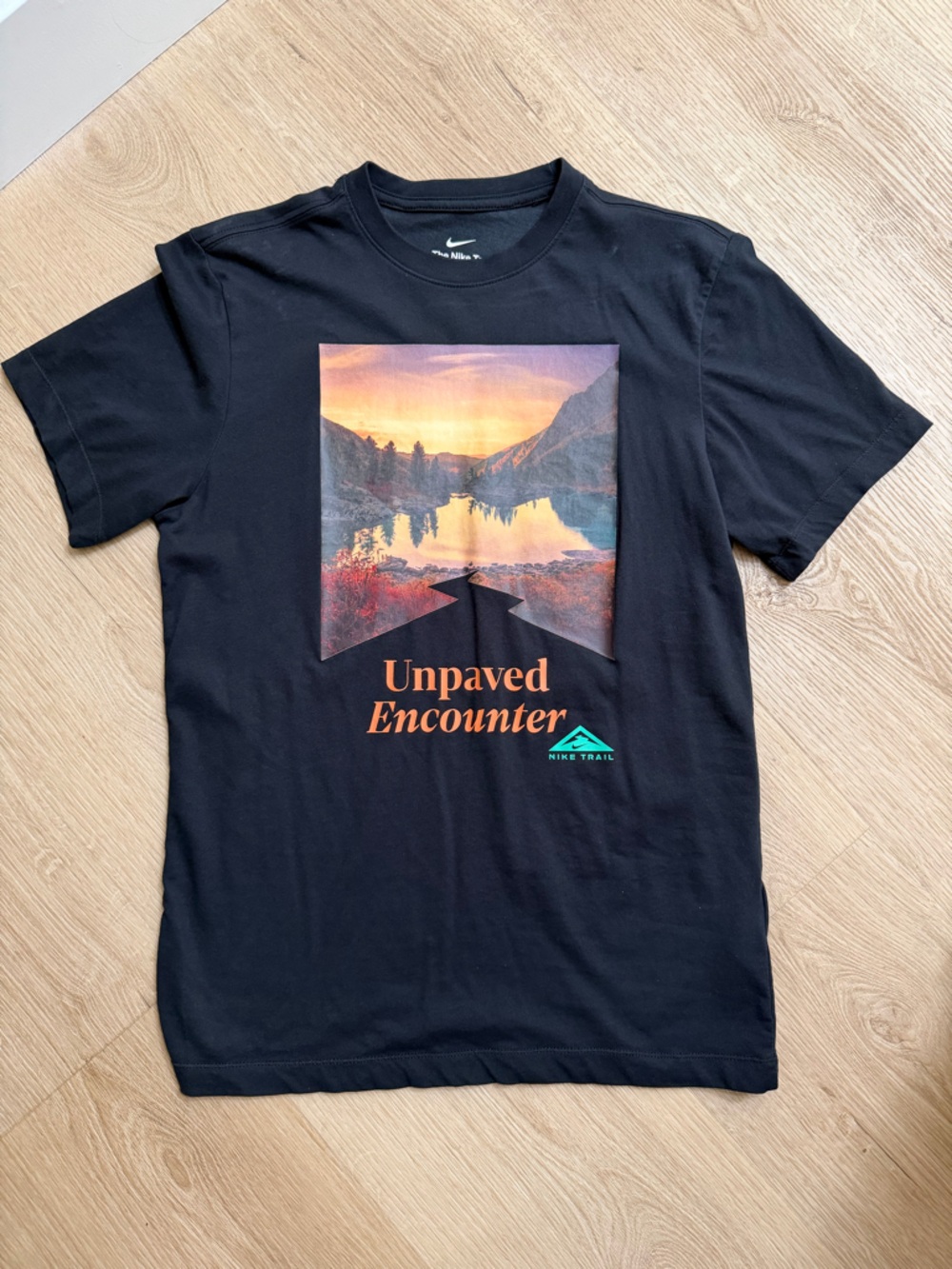 Nike Trail Men's Black Short-Sleeve Tee with Sunset Scenic Graphic